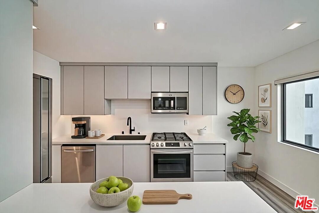 137 S Maple Dr Unit: 102