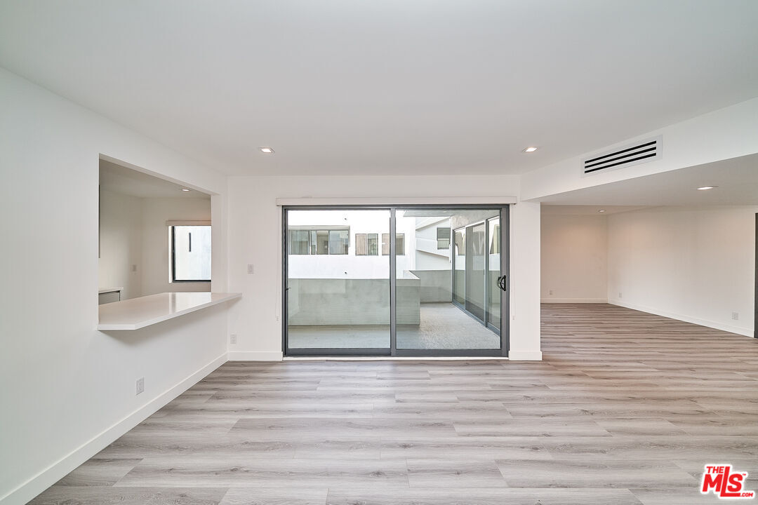 137 S Maple Dr Unit: 102