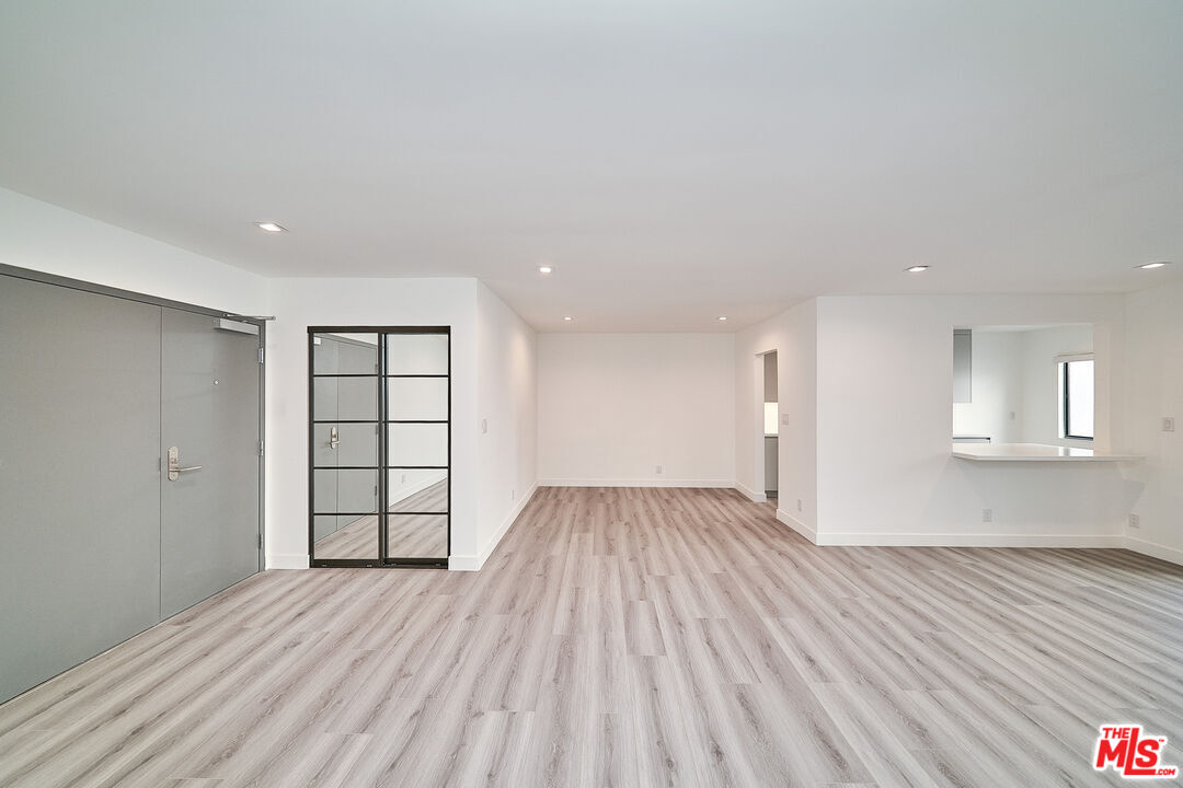 137 S Maple Dr Unit: 102