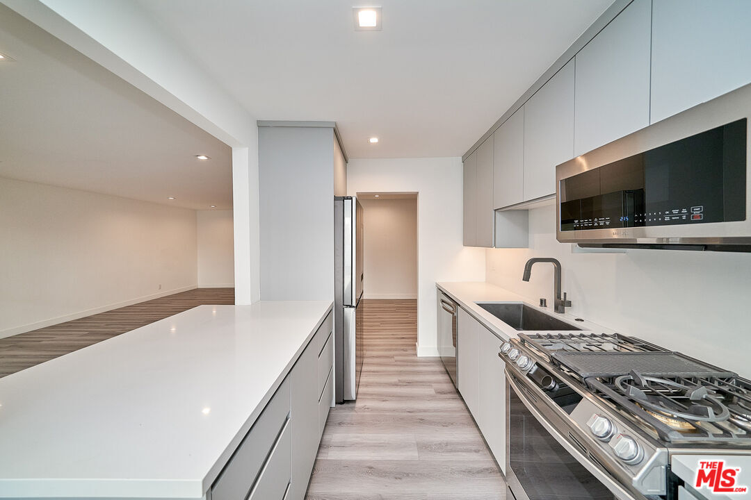 137 S Maple Dr Unit: 102