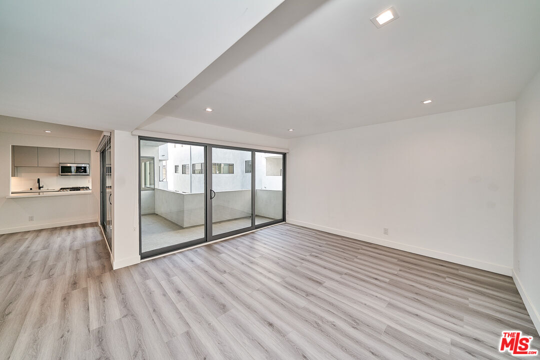 137 S Maple Dr Unit: 102