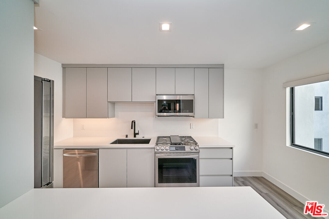 137 S Maple Dr Unit: 102