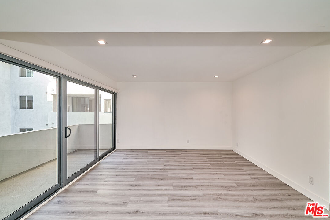 137 S Maple Dr Unit: 102