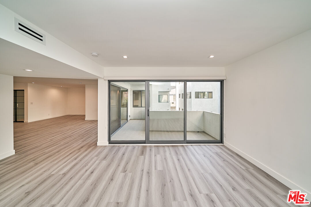 137 S Maple Dr Unit: 102