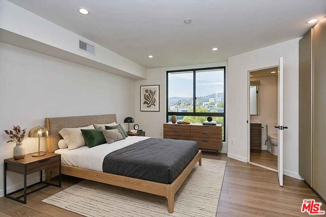 328 N Maple Dr Unit: 201