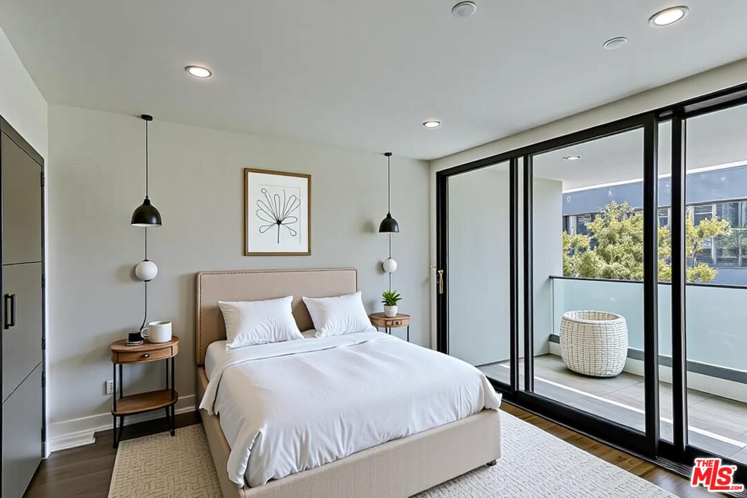 328 N Maple Dr Unit: 201