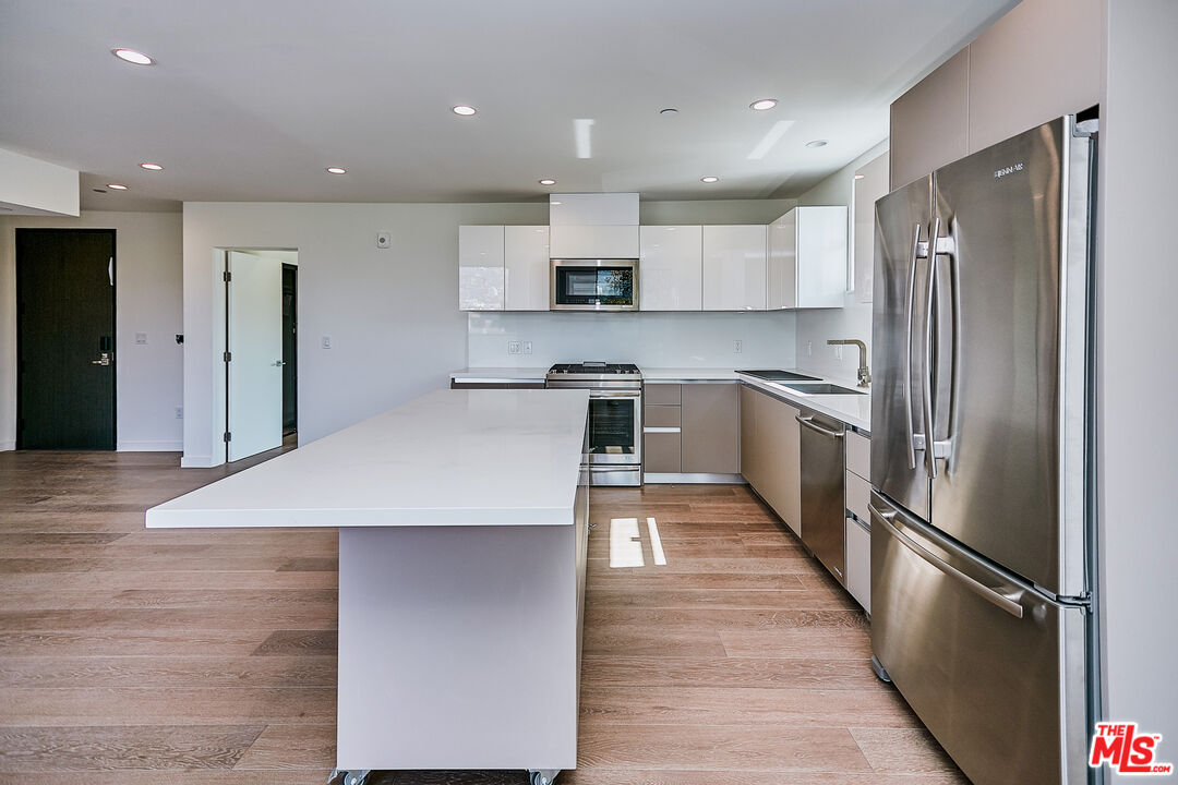 328 N Maple Dr Unit: 101