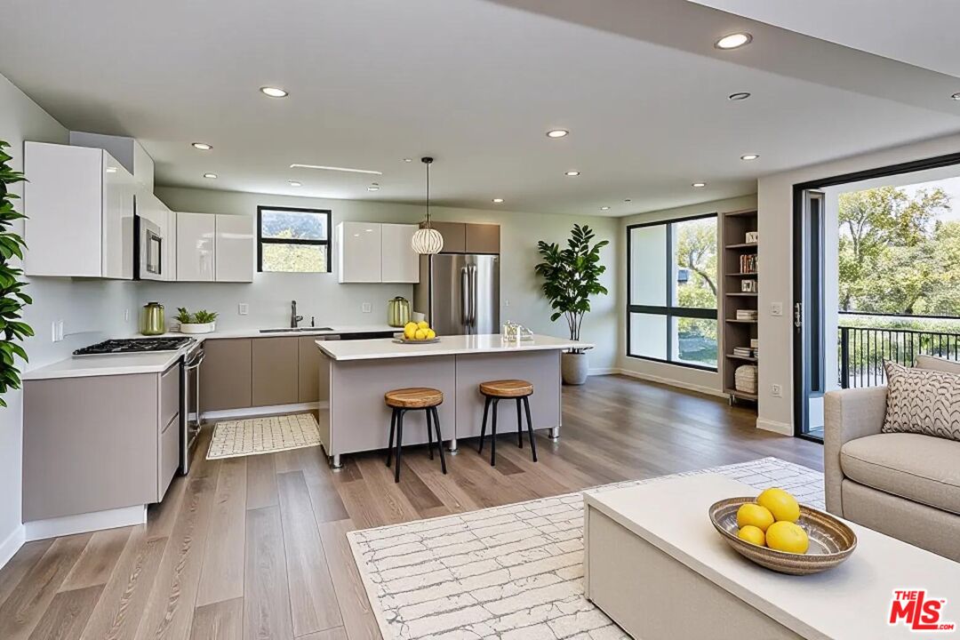 328 N Maple Dr Unit: 101