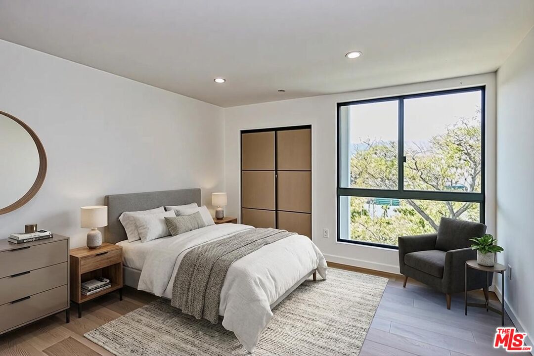 328 N Maple Dr Unit: 101