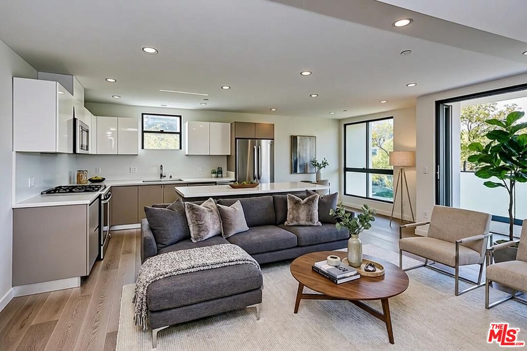 328 N Maple Dr Unit: 101