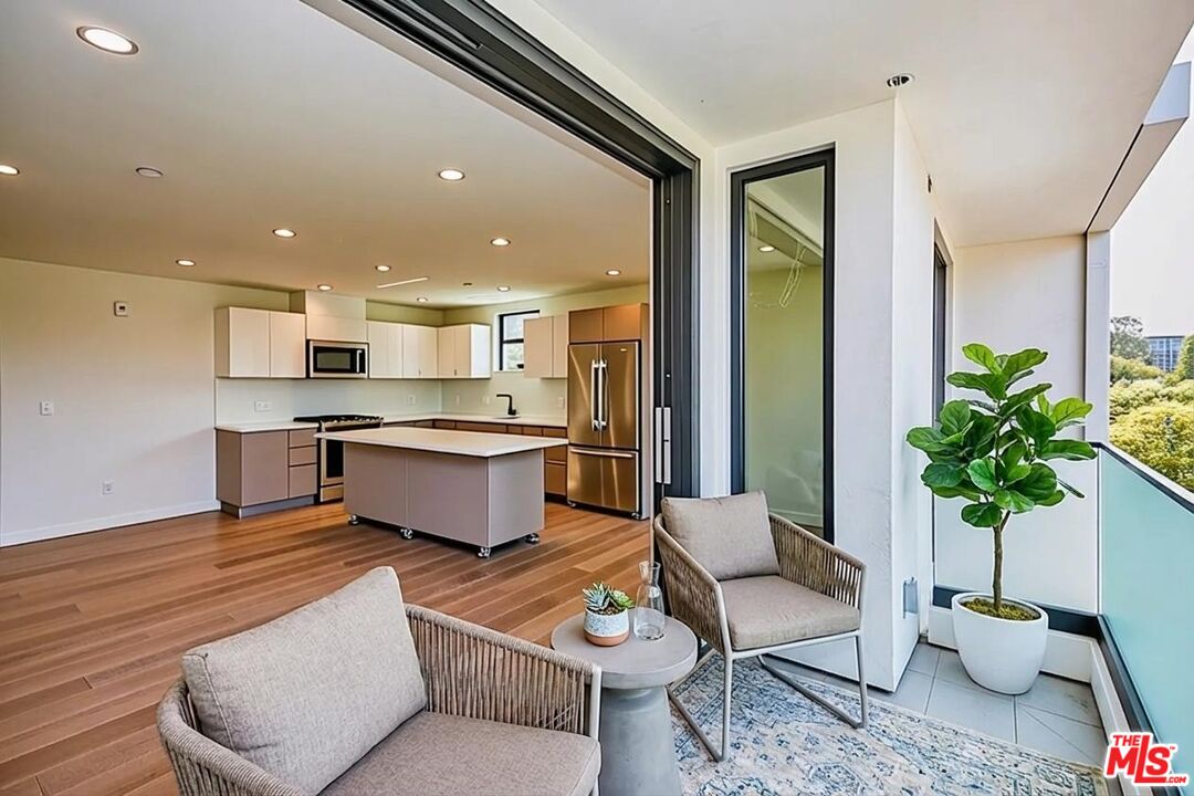 328 N Maple Dr Unit: 101