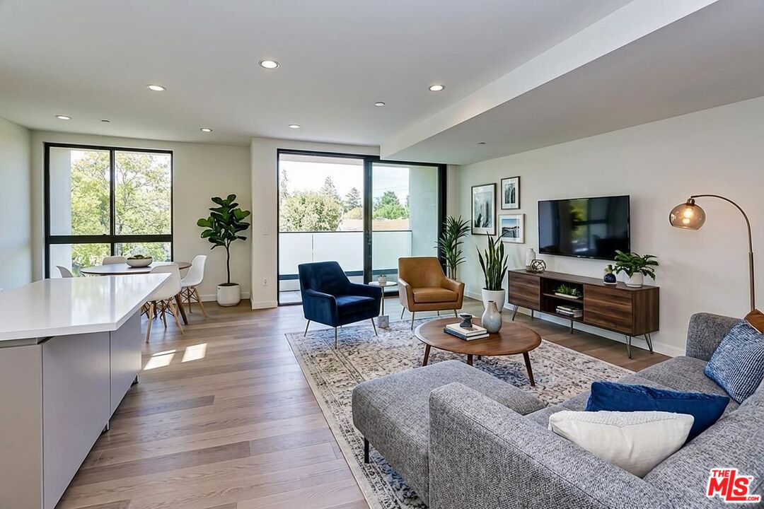 328 N Maple Dr Unit: 101