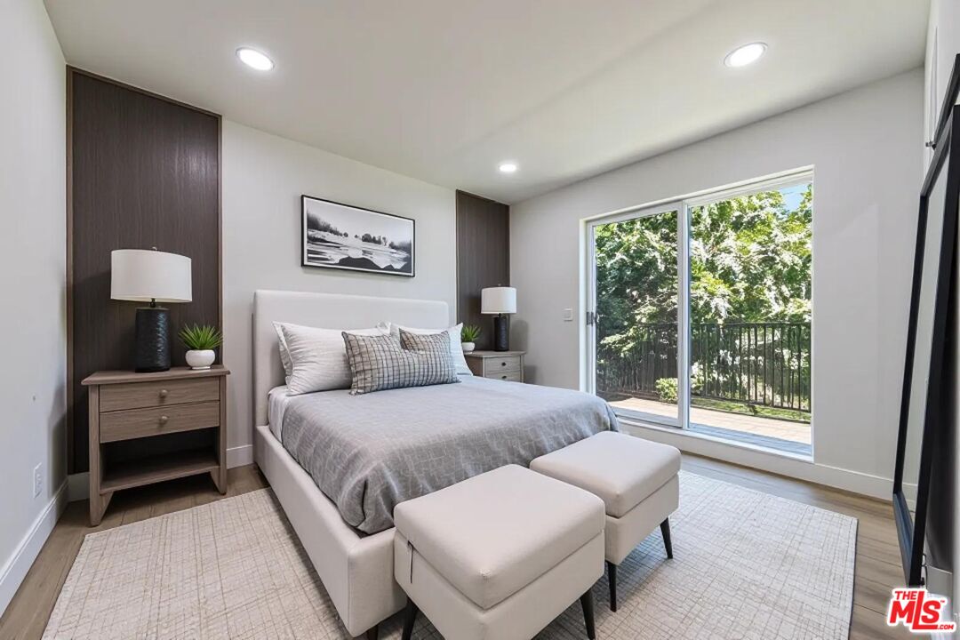 5434 Romaine St Unit: 2/4