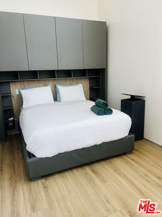 105 S Fairfax Ave Unit: 101