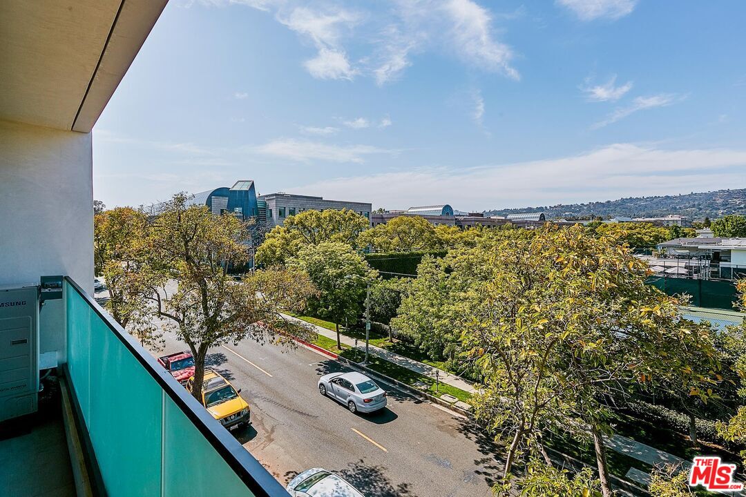 328 N Maple Dr Unit: 303