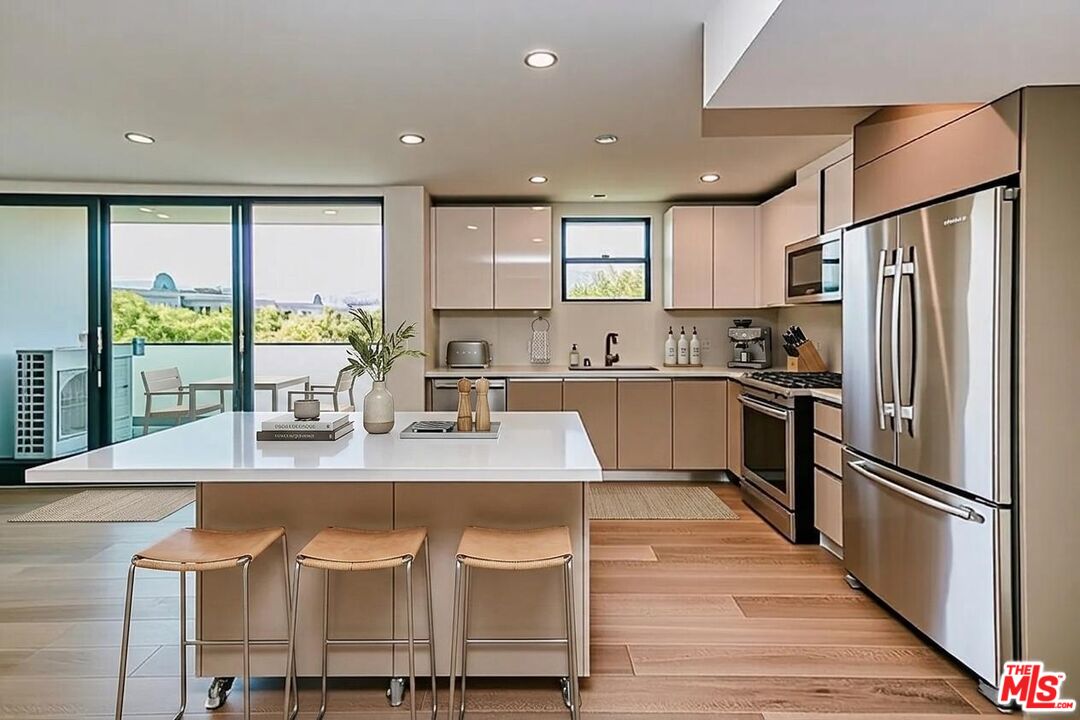 328 N Maple Dr Unit: 303