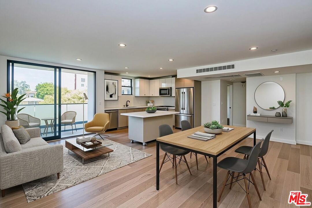 328 N Maple Dr Unit: 303