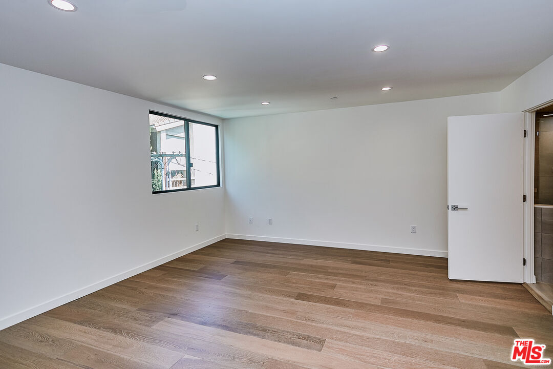 328 N Maple Dr Unit: 303