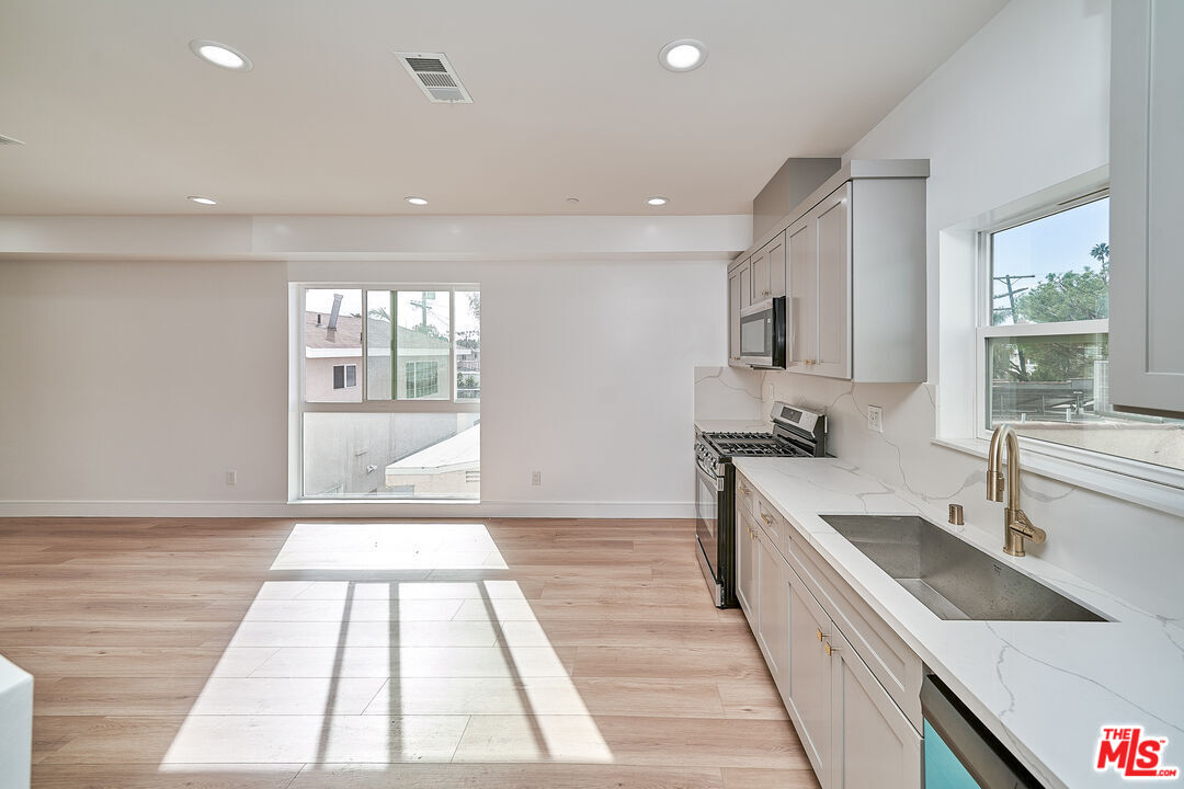 1108 Queen Anne Pl