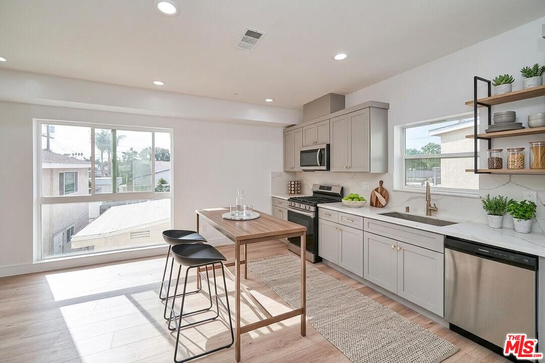 1108 Queen Anne Pl