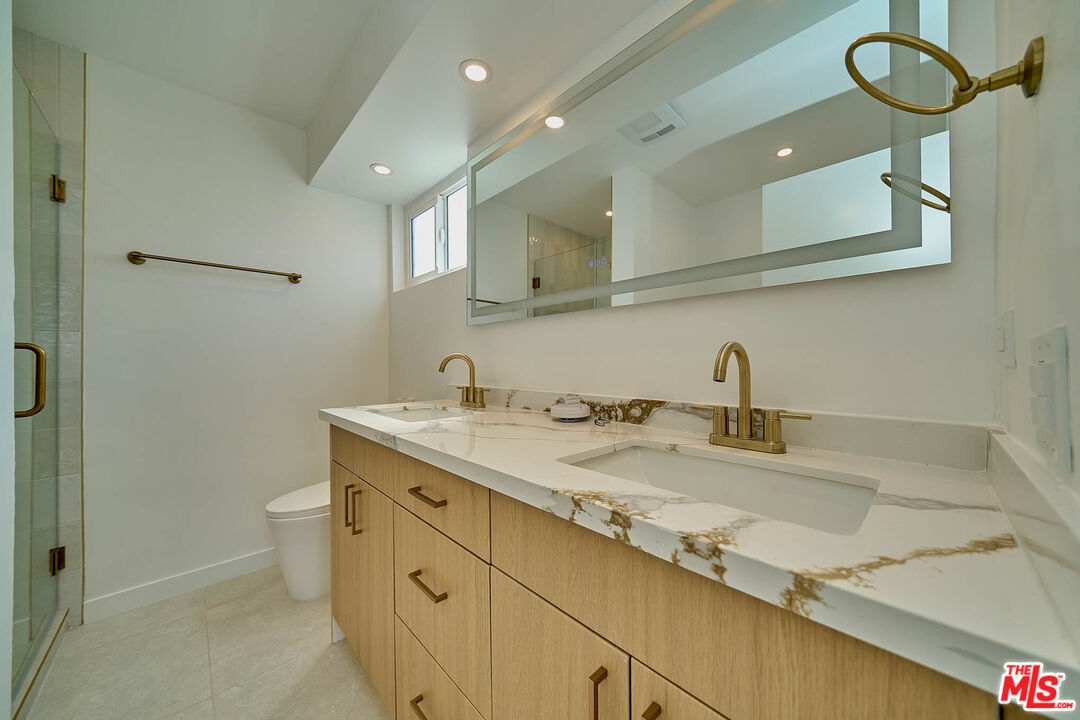 840 18th St Unit: 1