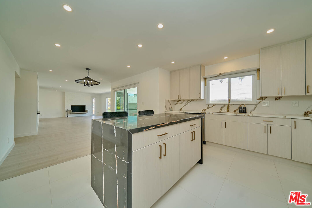 840 18th St Unit: 1