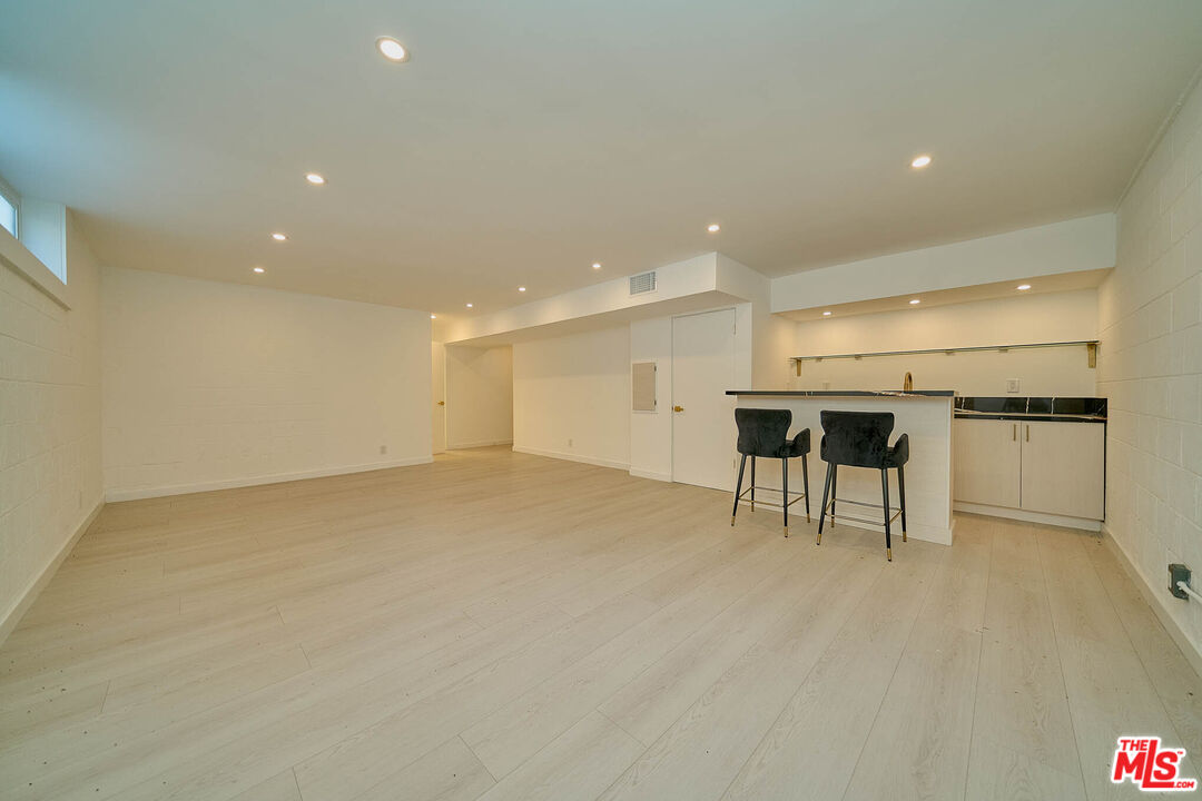 840 18th St Unit: 1