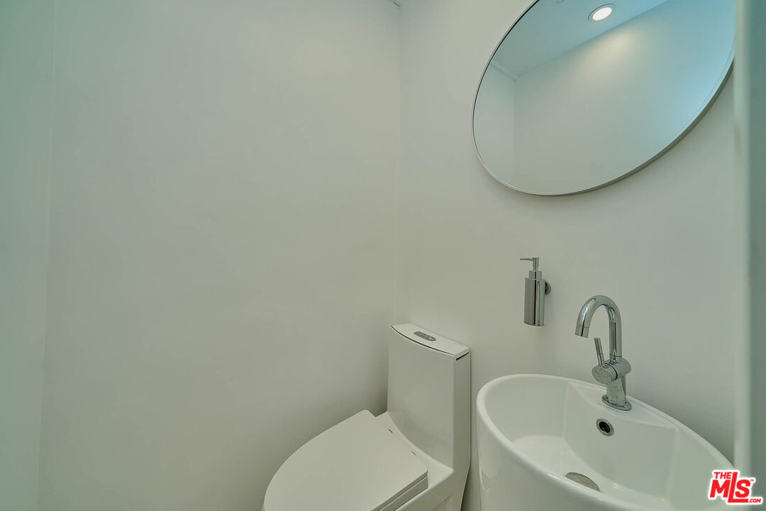 840 18th St Unit: 1