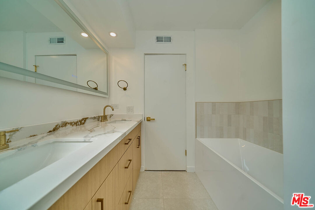 840 18th St Unit: 1