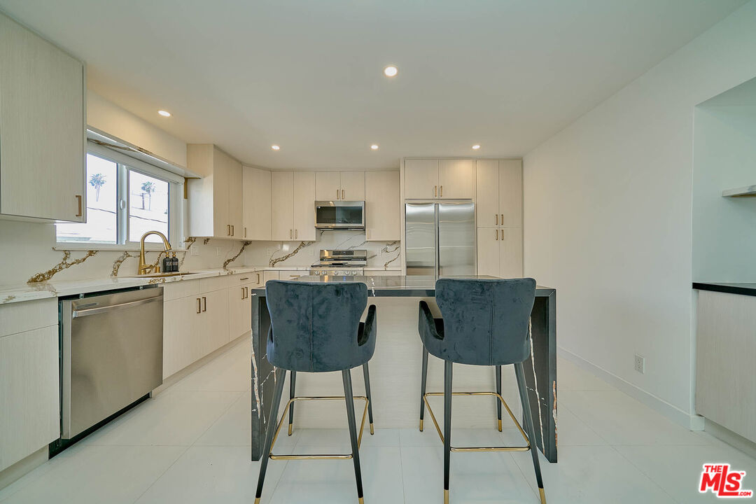 840 18th St Unit: 1