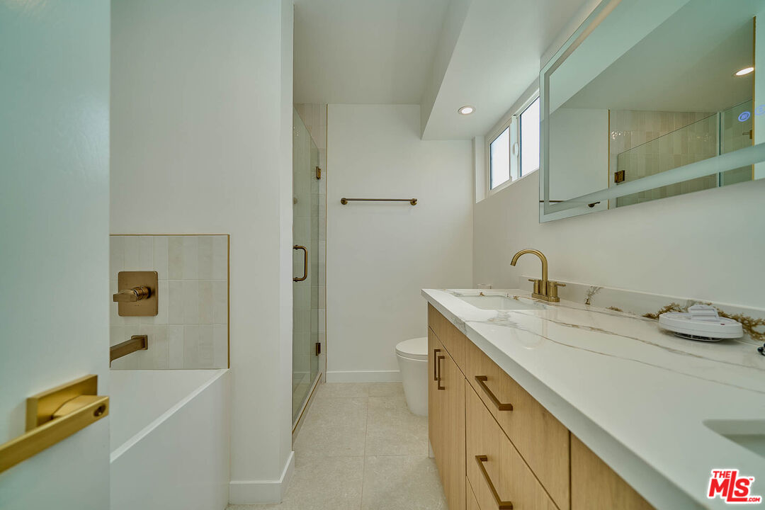 840 18th St Unit: 1