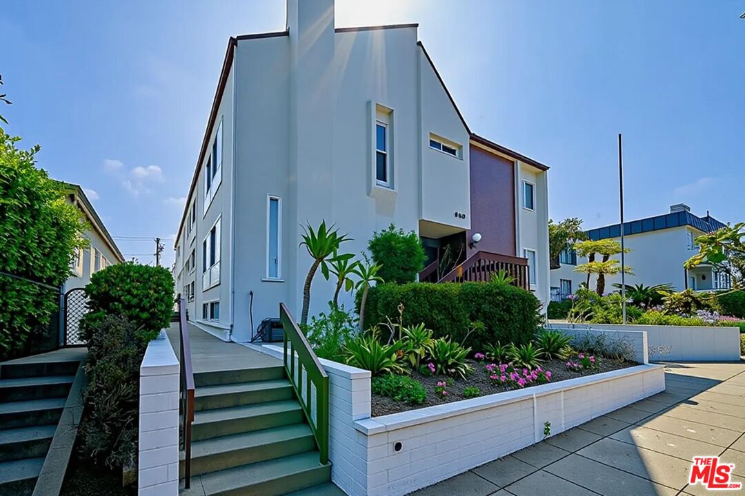 840 18th St Unit: 1