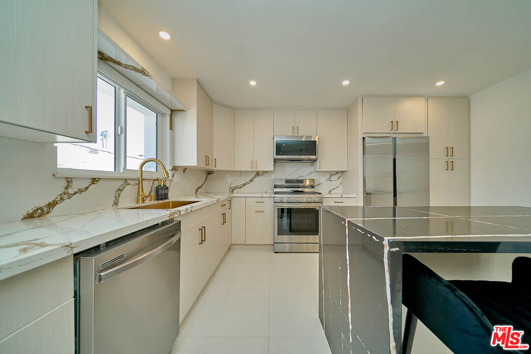 840 18th St Unit: 1