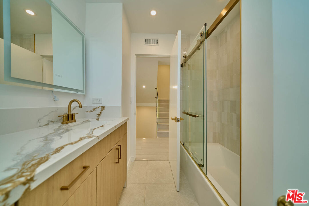840 18th St Unit: 1