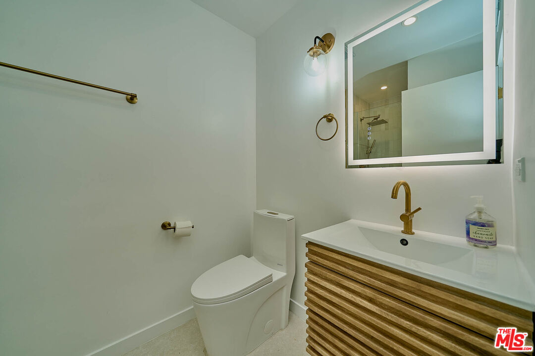 840 18th St Unit: 1