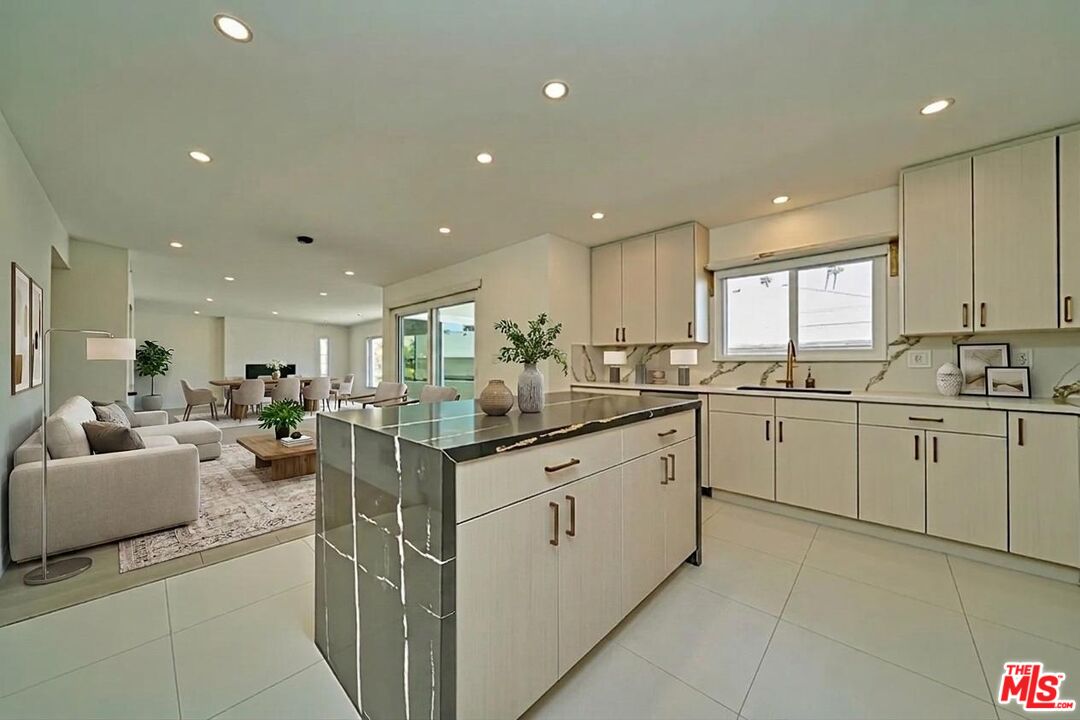840 18th St Unit: 1