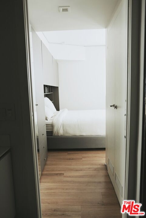 105 S Fairfax Ave Unit: 204