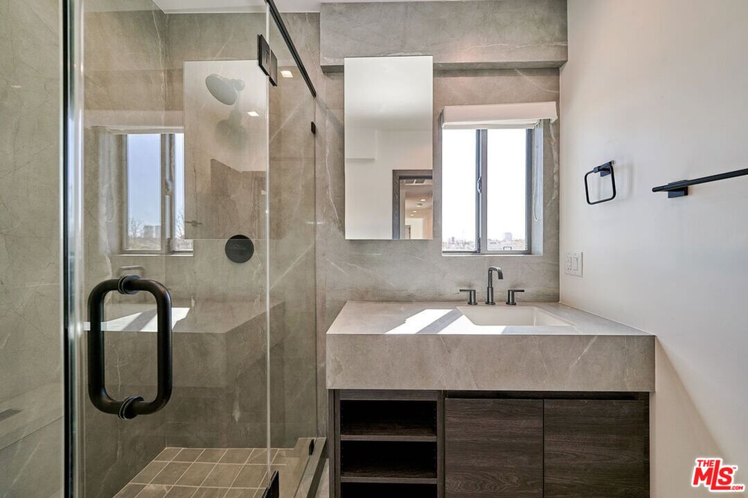 145 S Maple Dr Unit: 401