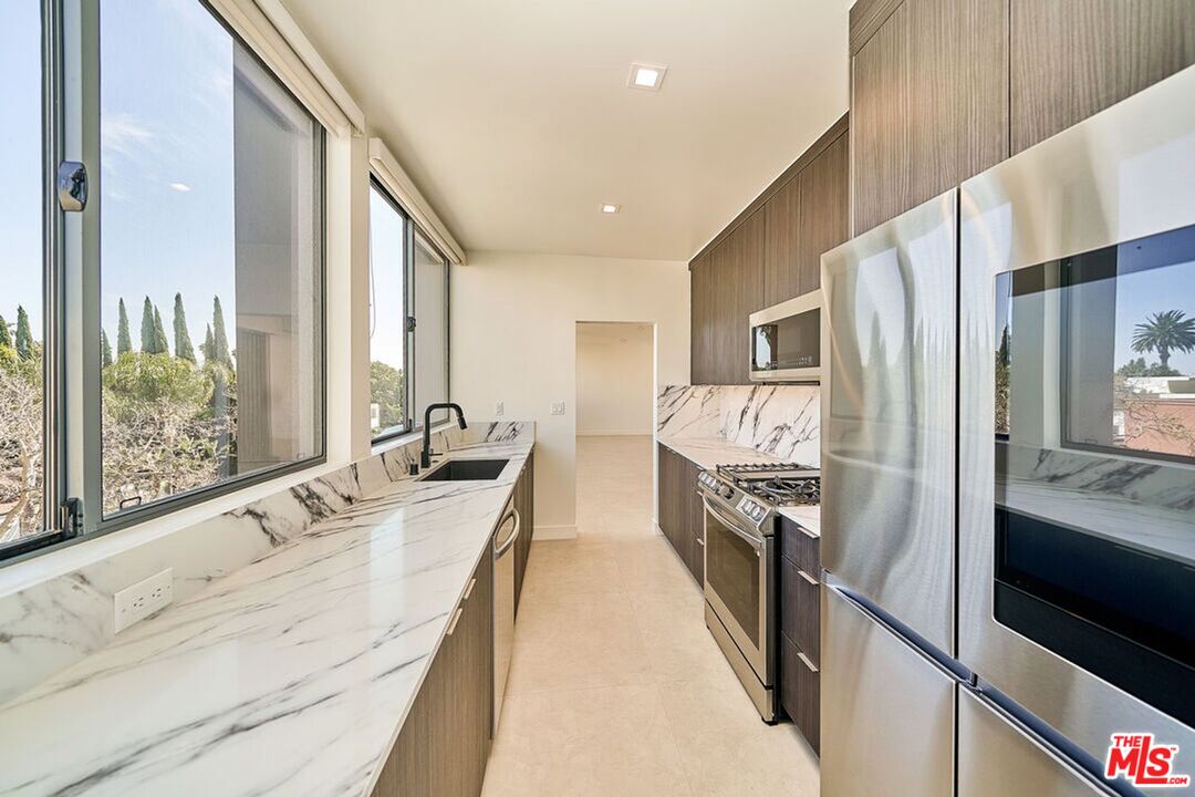 145 S Maple Dr Unit: 401
