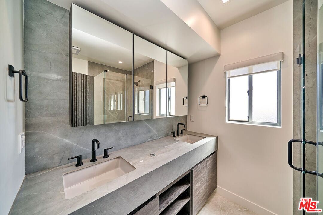 145 S Maple Dr Unit: 401