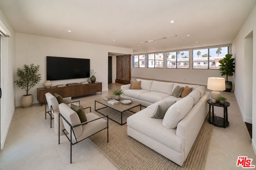145 S Maple Dr Unit: 401