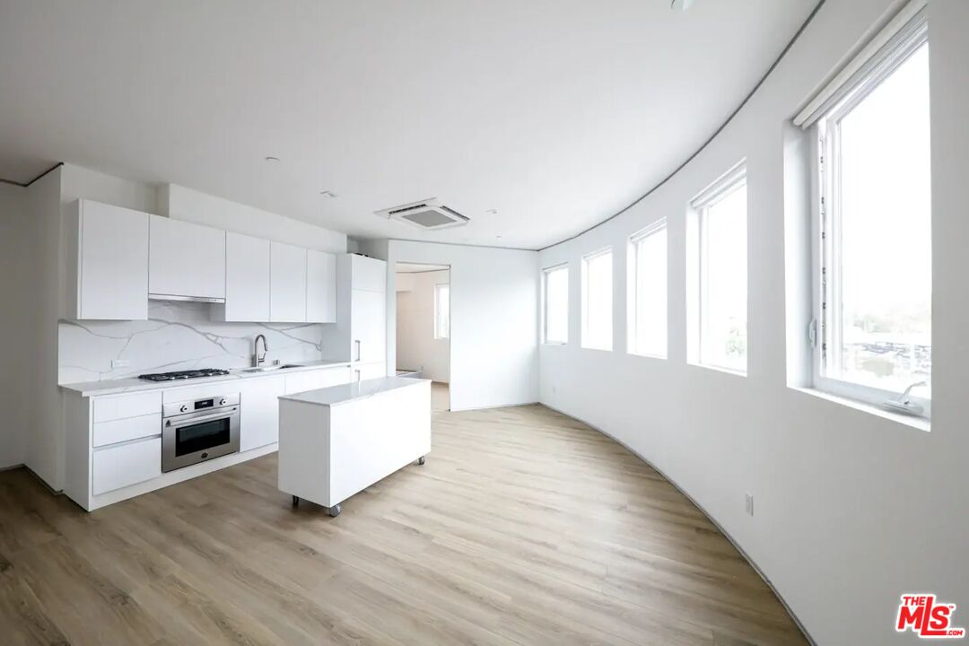 105 S Fairfax Ave Unit: 203