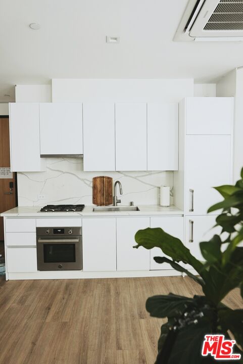 105 S Fairfax Ave Unit: 305