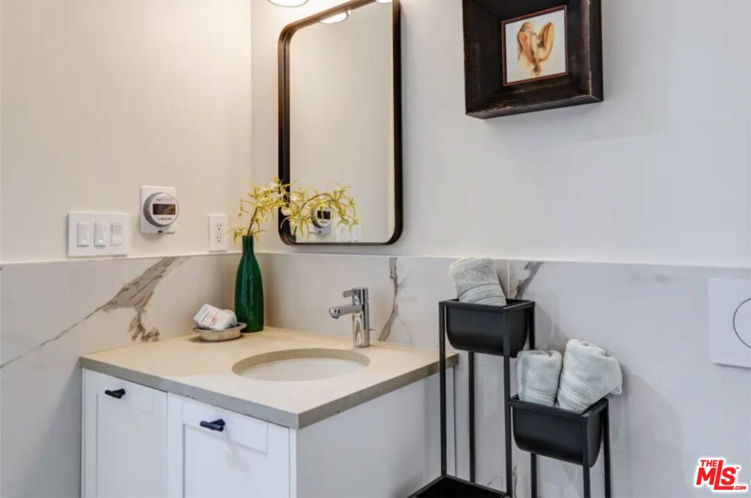 5768 W 3rd St Unit: PH1
