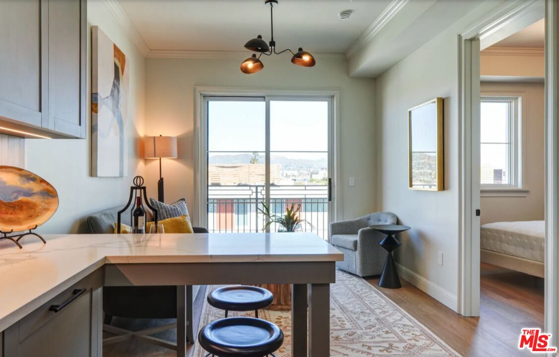 5768 W 3rd St Unit: PH1