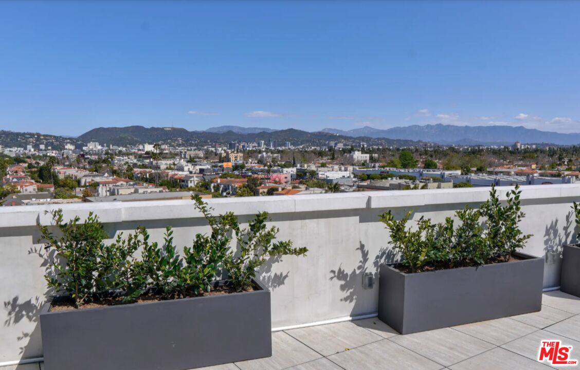 5768 W 3rd St Unit: PH1