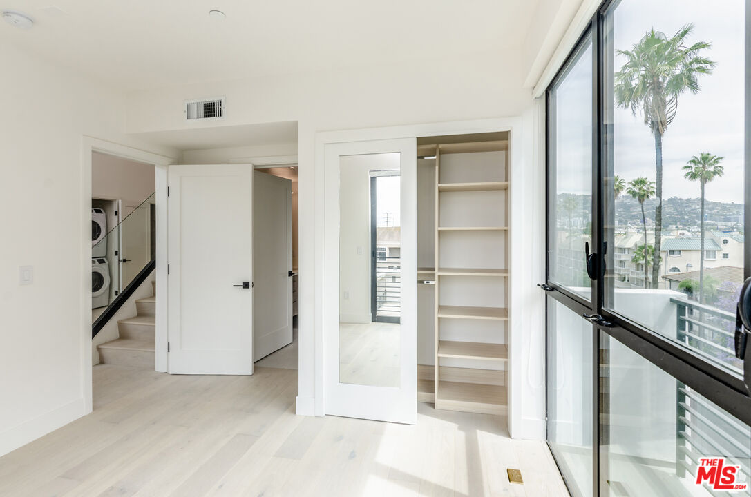 105 S Doheny Dr Unit: PH2