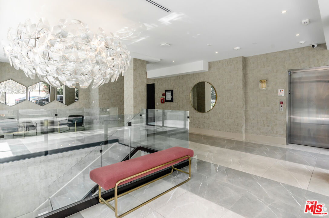 105 S Doheny Dr Unit: PH2