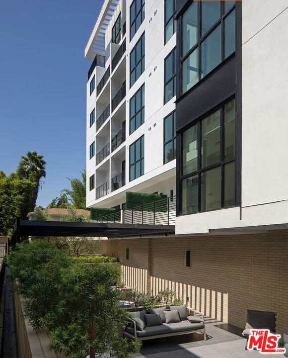 105 S Doheny Dr Unit: PH2