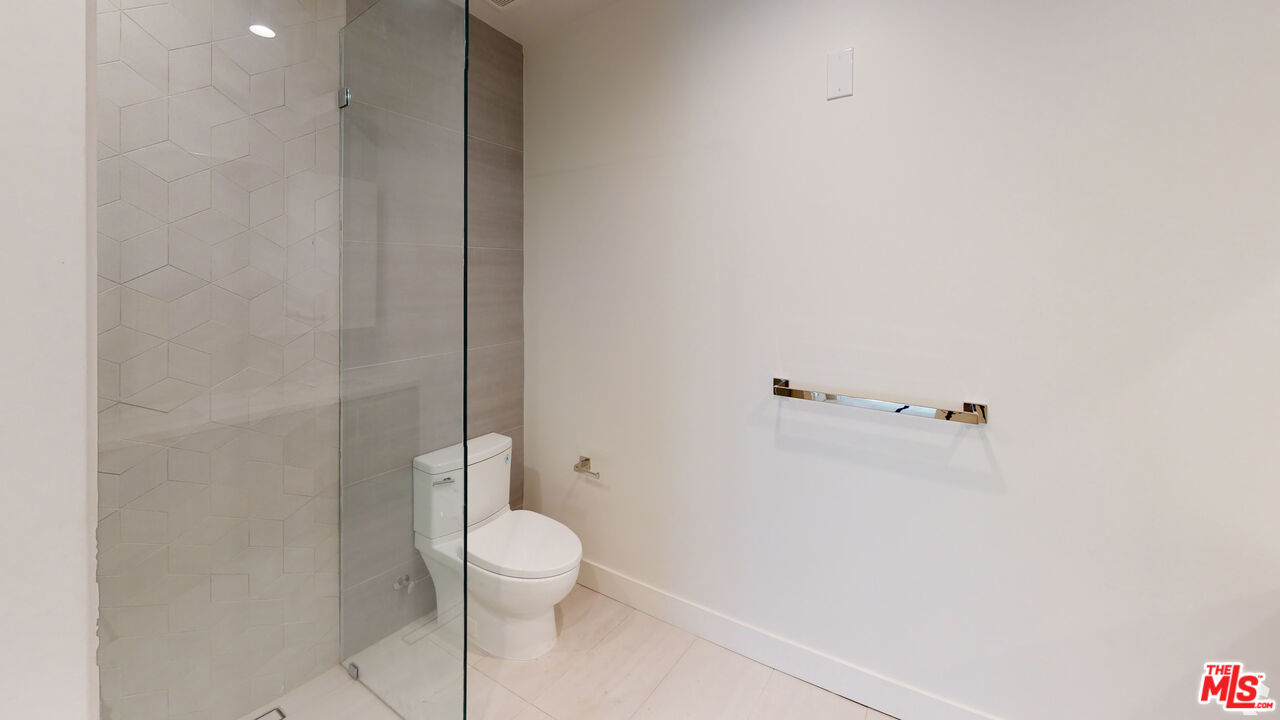 105 S Doheny Dr Unit: PH2